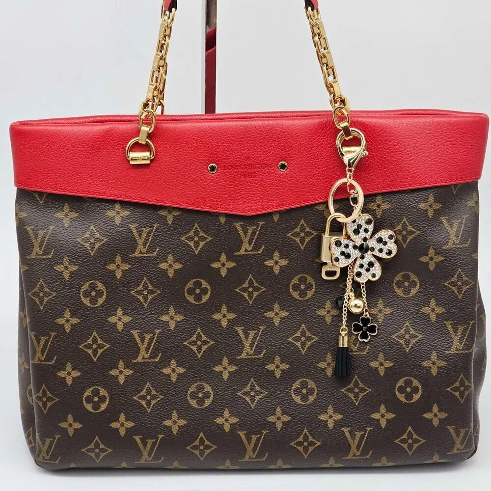 Louis Vuitton Gold Padlock 🔒 Key Set Authentic LV w/ Unbranded Flower Keychain